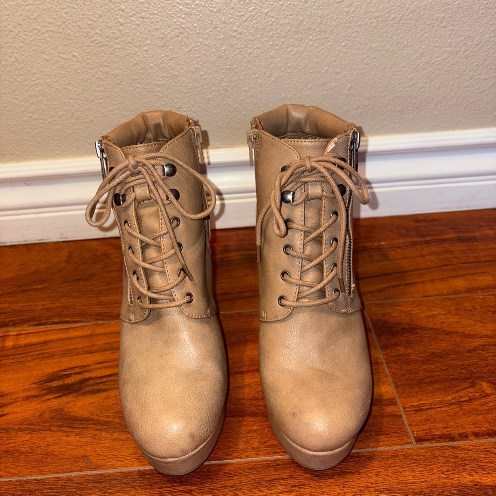 Women's Tan Ankle Boots